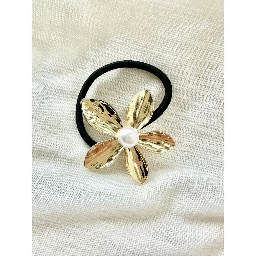 Gold flower with faux pearl hair tie ￼